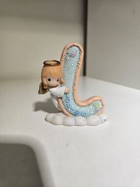 2002 Precious Moments Letter Angel Figurine L for Loving